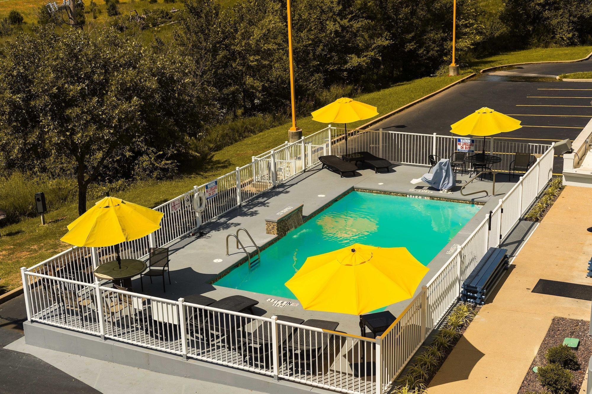 Studio Z, Ascend Hotel Collection Saint-Robert Exterior foto